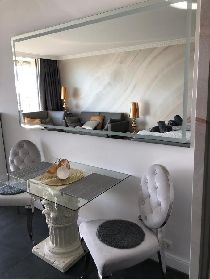 Tiffanys Ferienapartments In Der Privatresidenz Des Plaza Premium Hotel Timmendorfer Strand Buitenkant foto