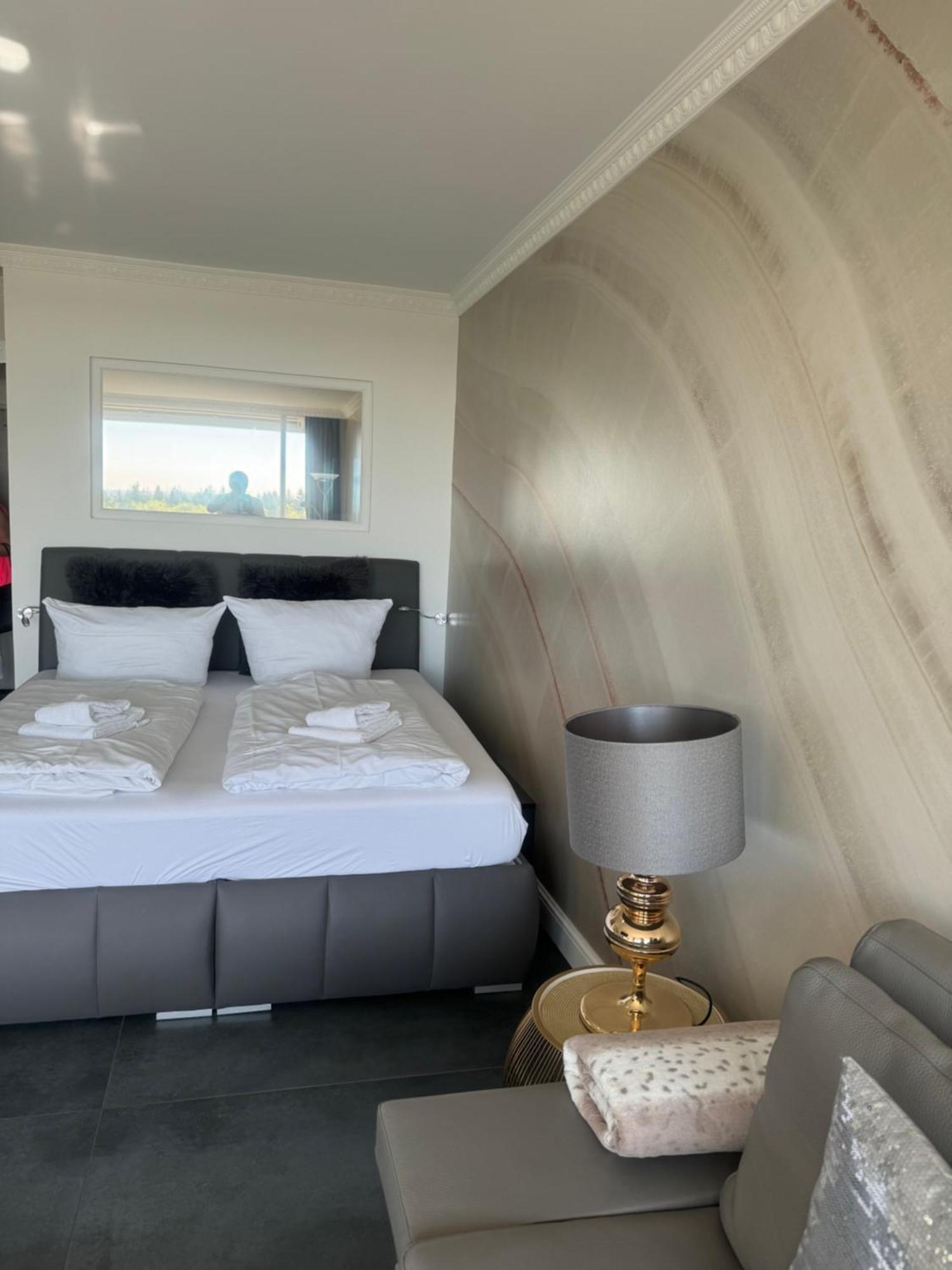 Tiffanys Ferienapartments In Der Privatresidenz Des Plaza Premium Hotel Timmendorfer Strand Buitenkant foto
